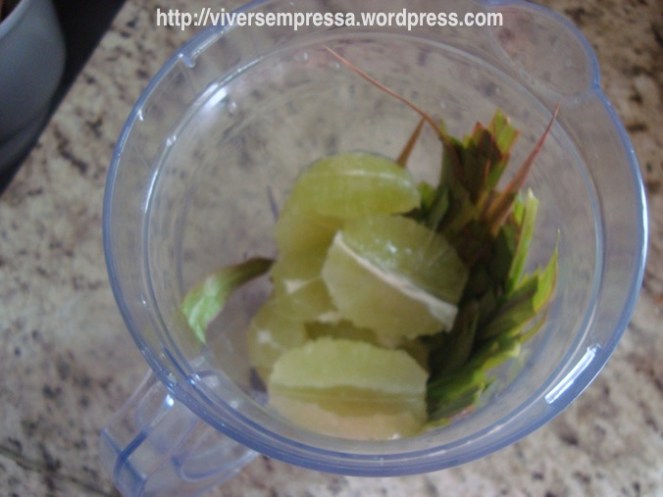 ... pra fazer um suco de limão com capim santo. Uma delícia.