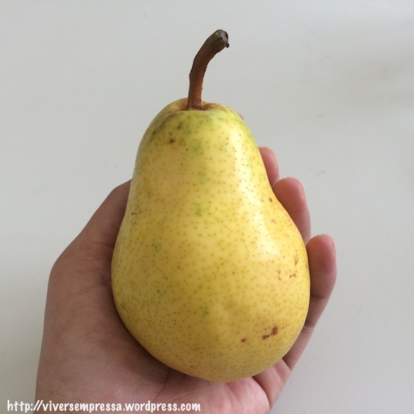 E olha como a pêra chegou no trabalho? Intacta!