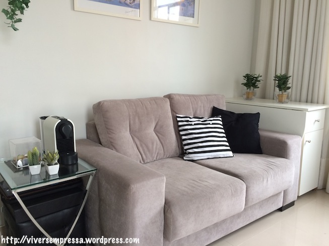 Daí a sala da minha casa ficou assim com as novas almofadas.