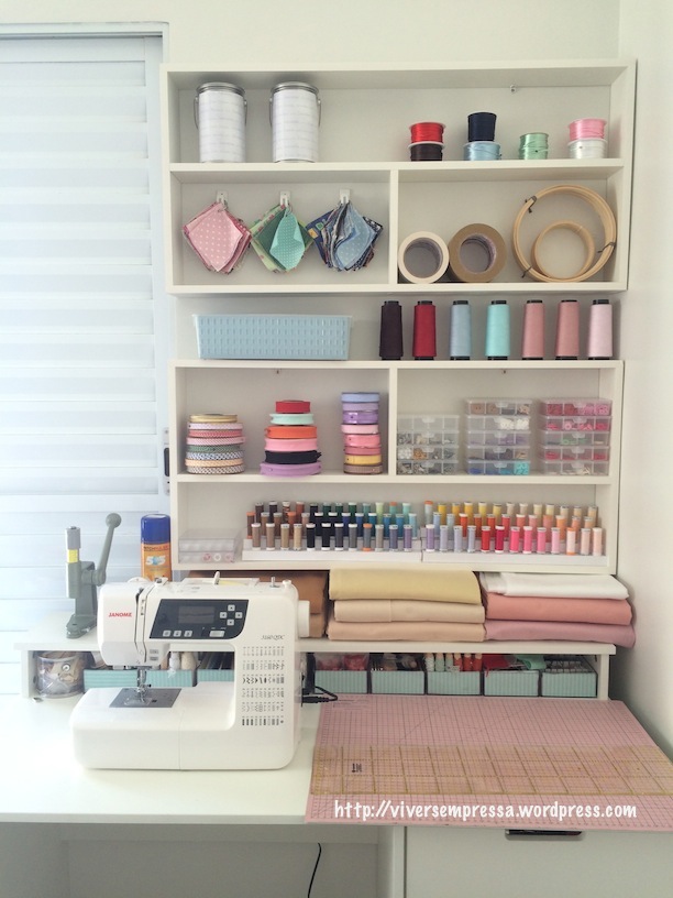 Aqui está o atelier montado com todas as coisas no seu devido lugar.