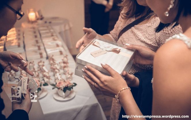 mini wedding macarons 3.png